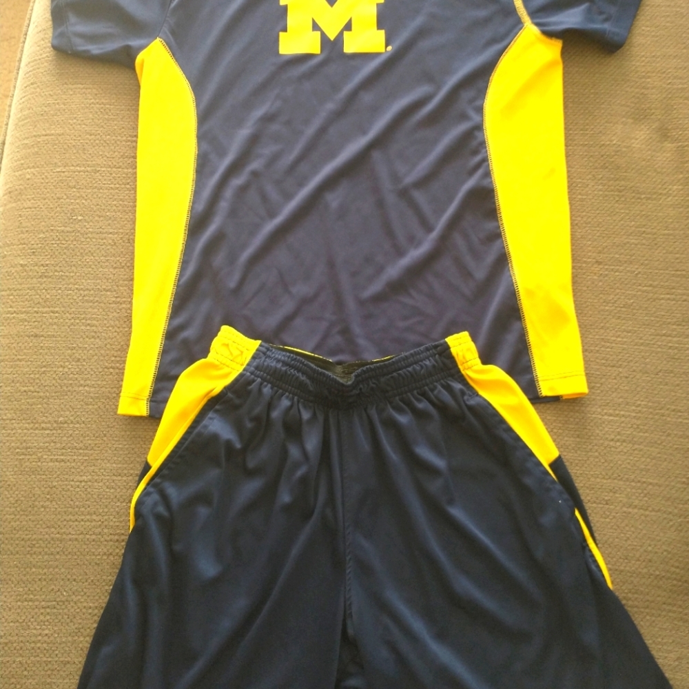 Boys Michigan university short set